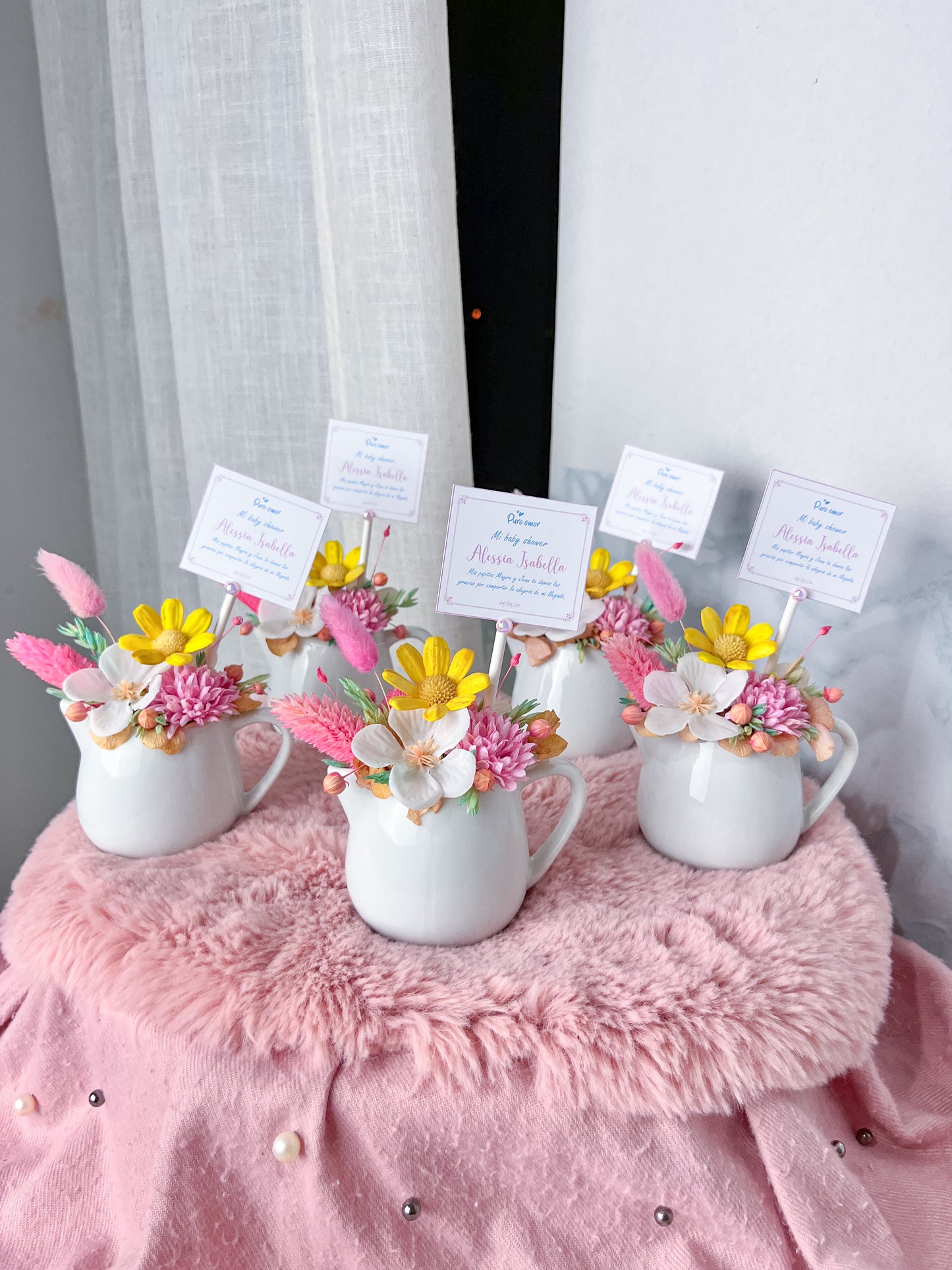Recuerdito Chic en Teterita con flores eternas