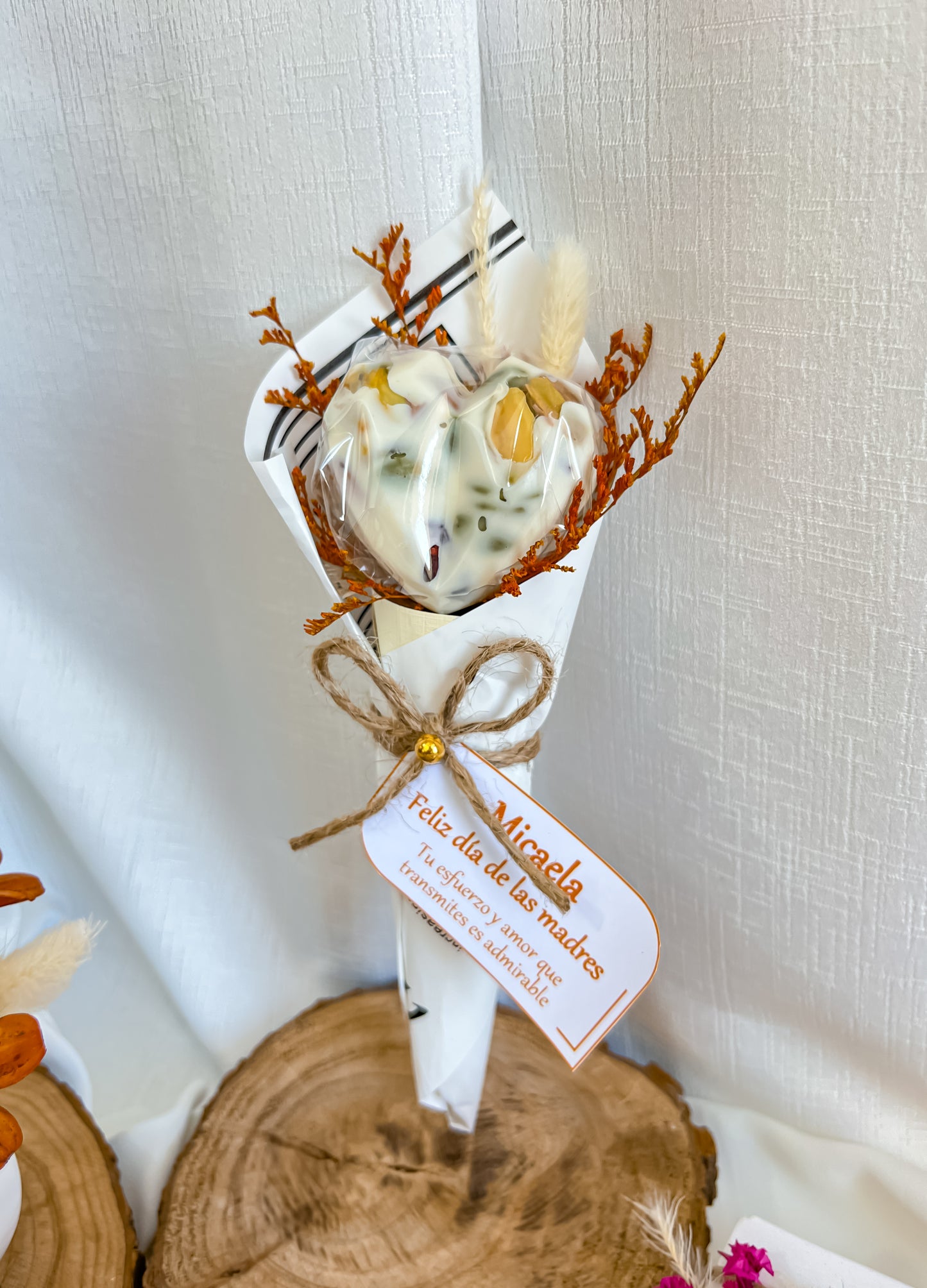 Mini ramo de corazón de chocolate con frutos secos