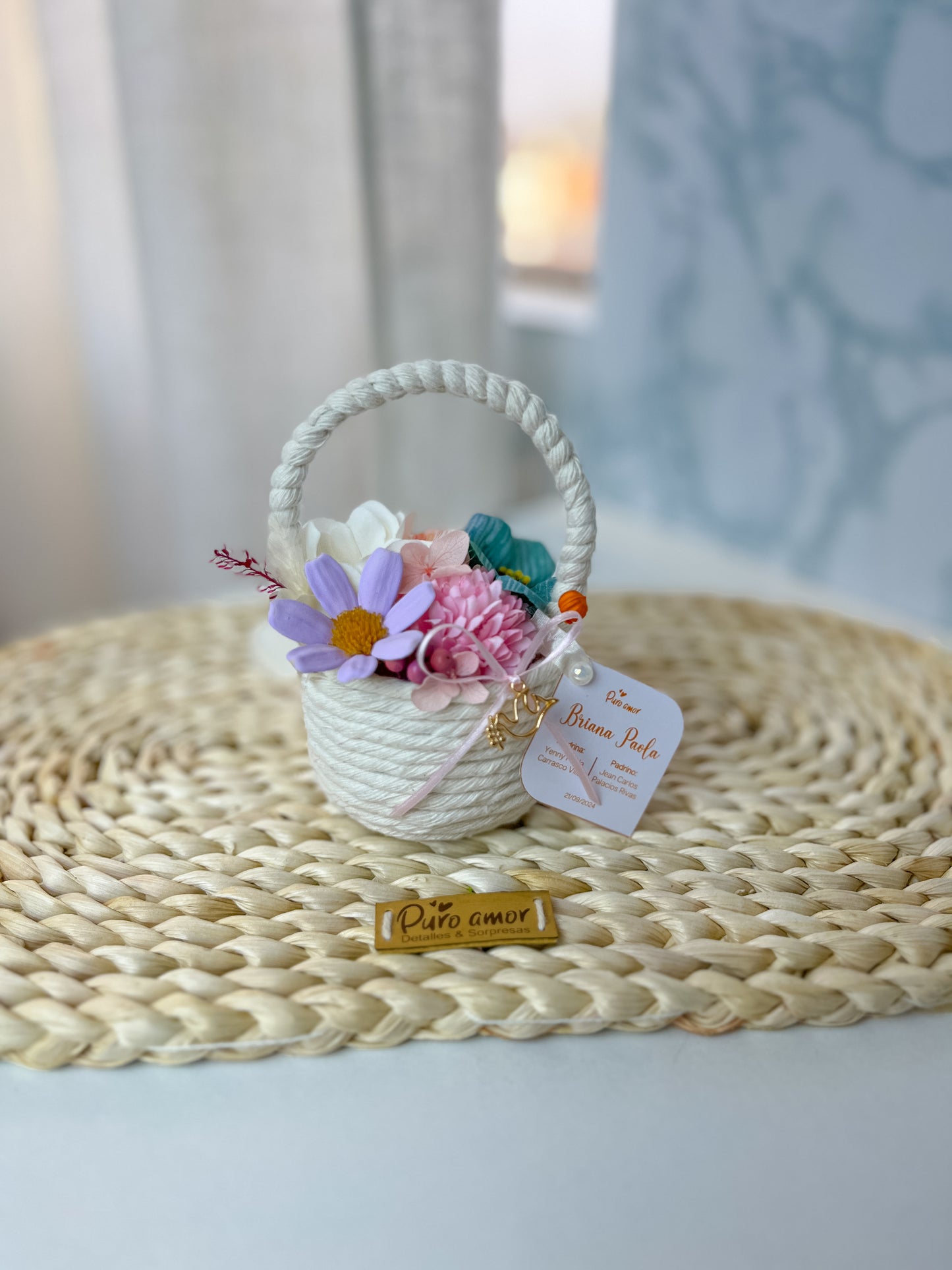 Recuerditos canastitas chic con flores