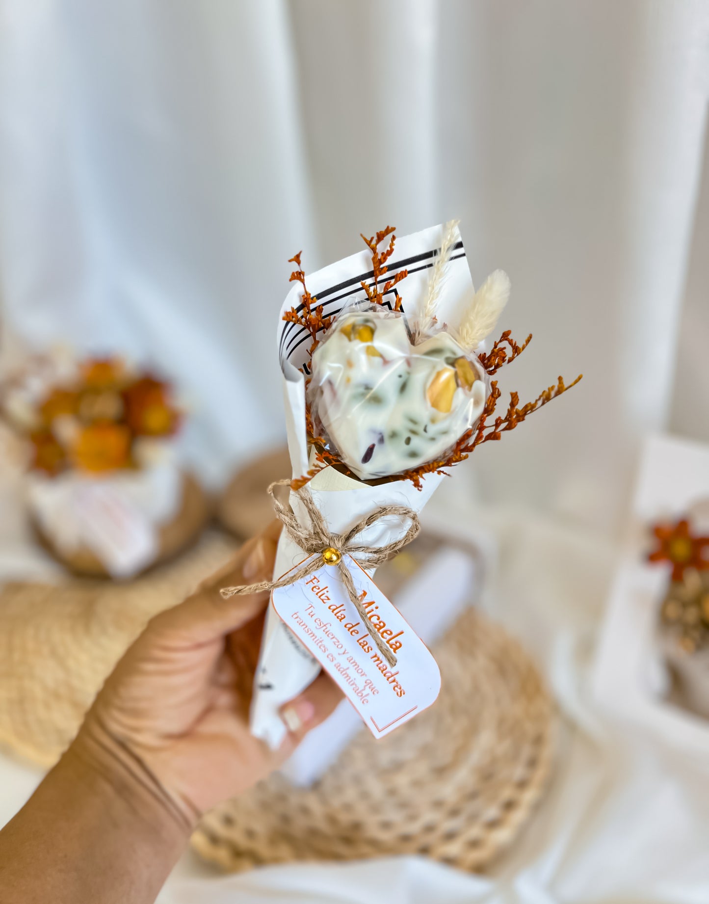 Mini ramo de corazón de chocolate con frutos secos