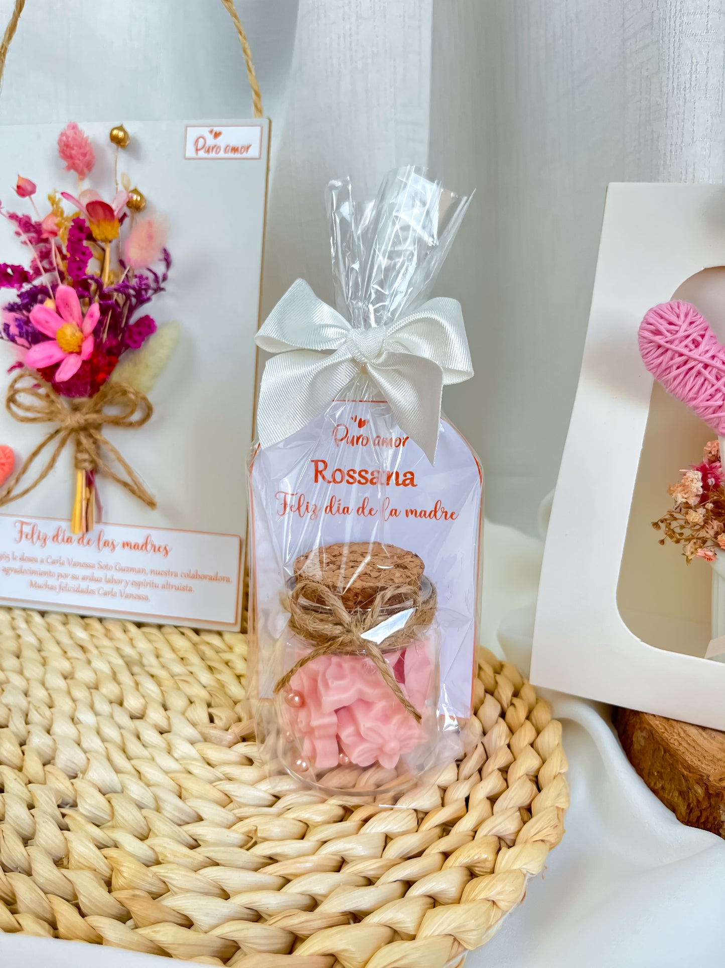 Jar con chocolates y Tarjeta personalizada