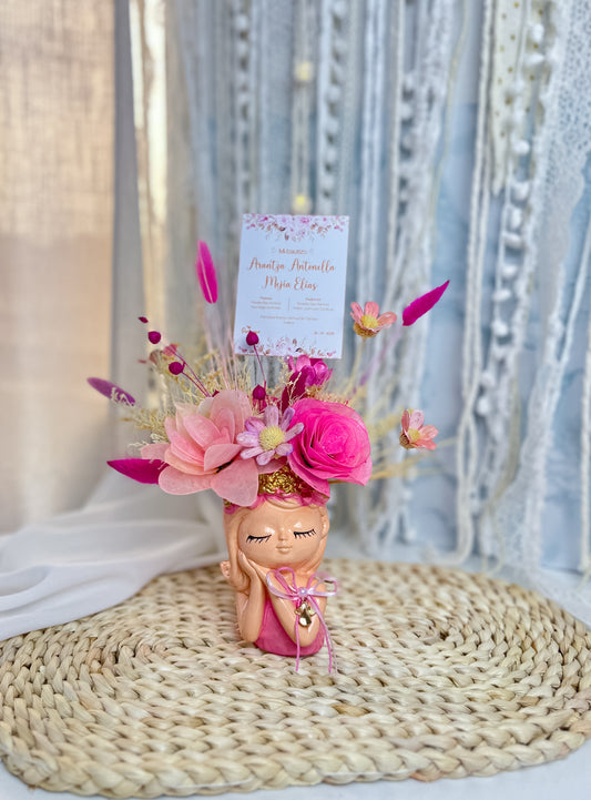 Cecil con Rosa’s floreciendo