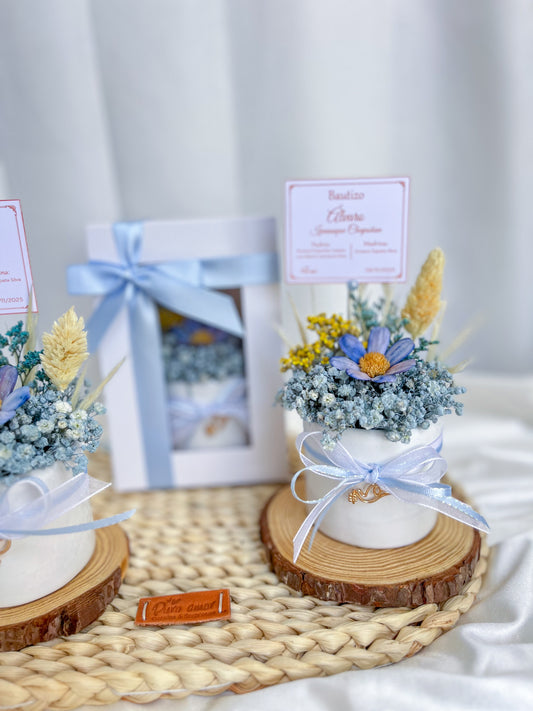 Recuerditos en macetas acompañado de flores secas y preservadas